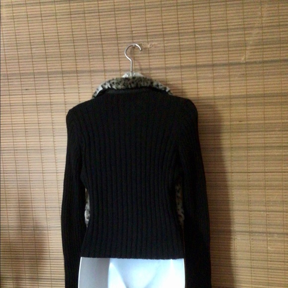 Jacket looks like a vest. Different and cute. - Picture 12 of 14